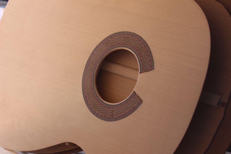 Καπάκι κλασικής κιθάρας απο κέδρο με custom ροζέτα.
