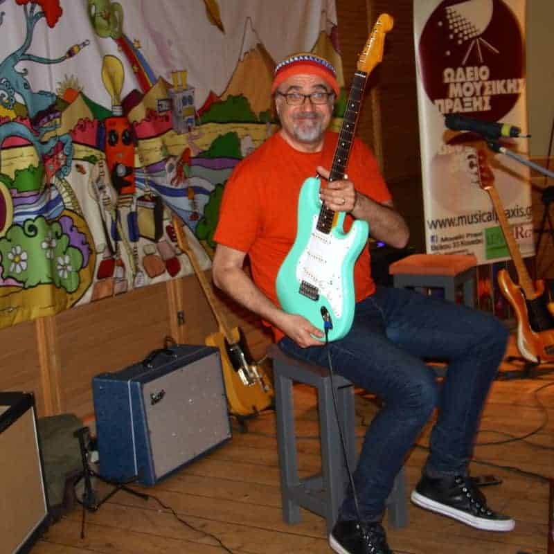 Η Stratocaster κιθάρα της Soto Onstage με τους Fishman μαγνήτες άρεσε πολύ στον Greg Koch.